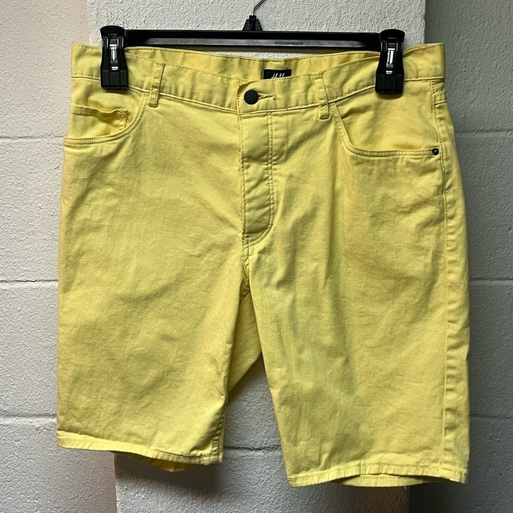 H&M Denim
Pale yellow Shorts Size 33